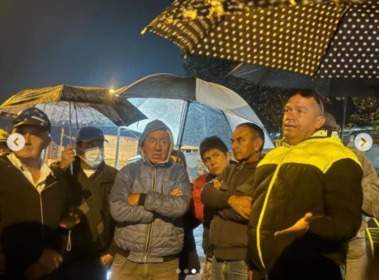 Reunion arrendatarios parqueadero plaza compartir